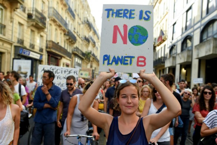 France failing to tackle climate emergency, report says